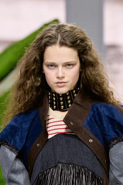 Look 15